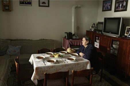 Nëna Ferdonije që 24 vjet në pritje e dhimbje pambarim