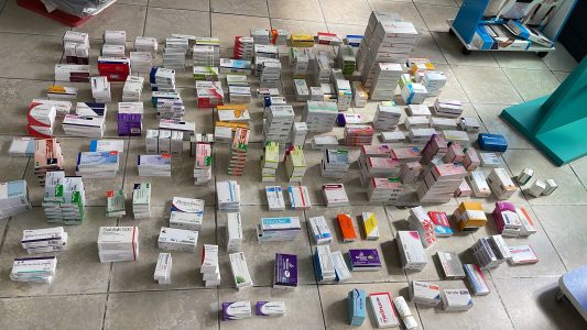 Barna të kondrabanduara, mbyllet një barnatore dhe konfiskohet sasi e barnave