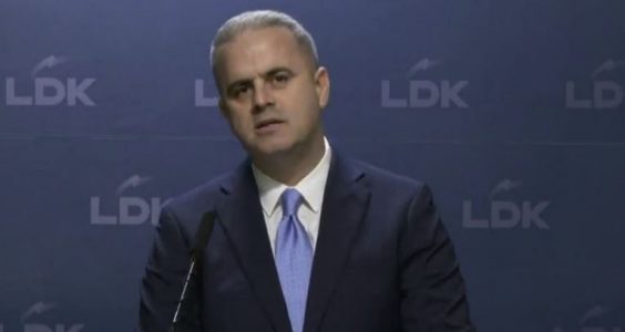 Visar Azemi: Kryeministër, a ke harruar se familjarët janë për dasma?