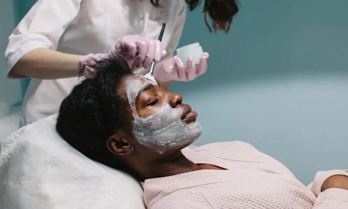 3 maskat që dermatologët jua ndalojnë kategorikisht