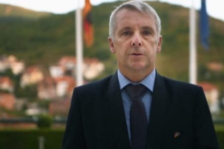 Ambasadori gjerman Rohde, pas maltertimit të kosovarëve në kufi: Serbia të ndalojë së turpëruari veten