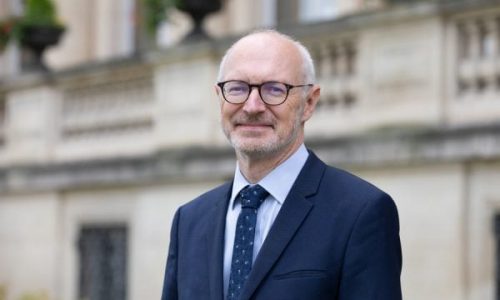 Ambasadori francez me thirrje të qartë liderëve: Gjeni kompromisin, asnjë votues s’është i kënaqur