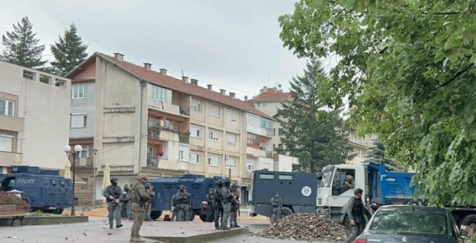 Vendosen kamera në afërsi të objektit të Komunës së Leposaviqit