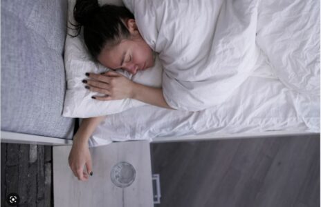 Shkenca tregon se sa gjumë duhet të bëjmë gjatë natës