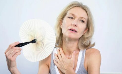 Ekspertët tregojnë si mund ta largoni ndjenjën e të nxehtit gjatë menopauzës