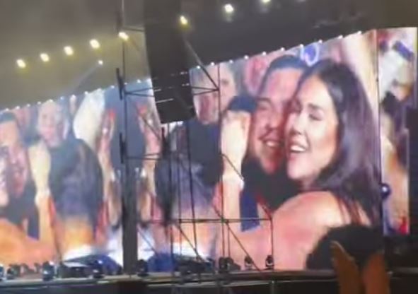 Elvana Gjata përmbush ‘Dekadën’ e saj, vëmendjen e merr një djalë që i propozon të dashurës së tij