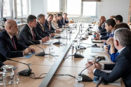 Lajçak: Opozitës ua shpjeguam pasojat e krizës në veri dhe dëmin që i është shkaktuar reputacionit të Kosovës