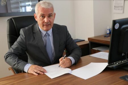 Sveçla ‘ia jep’ afër 30 mijë euro UBO`s, ka të bëjë me një hulumtim të opinionit