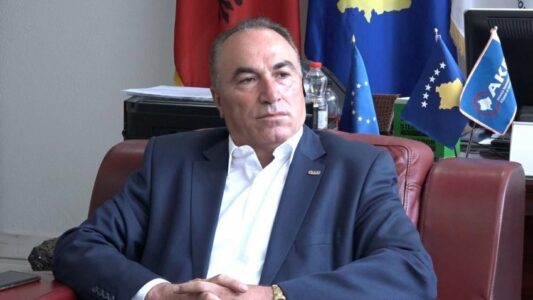Shahini: Kosova në pozitën më të rëndë që nga paslufta – Pezullimi nga SHBA dhe sanksionet e BE`së po e dëmtojnë rëndë shtetin