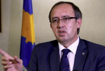 Hoti tregon pse mungoi në mbledhjen e parë të Grupit Parlamentar të LDK-së