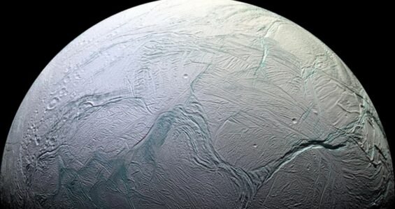 Shkencëtarët zbulojnë në hënën e Saturnit elementin kyç për krijimin e jetës
