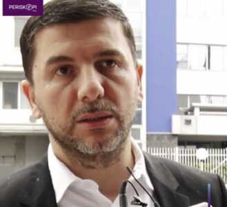 Memli Krasniqi: Xhelal Sveçla ministri më i dëmshëm i Kosovës, të jap dorëheqje