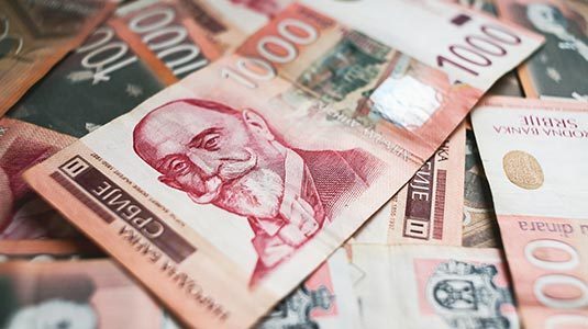 Dinari ilegal në Kosovë, sfidon shtetin dhe Euron legale