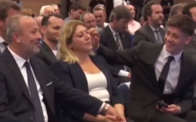 Prezantimi i Guler te Real Madridi: Nëna e tij kaplohet nga emocionet, talenti ia fshin lotët