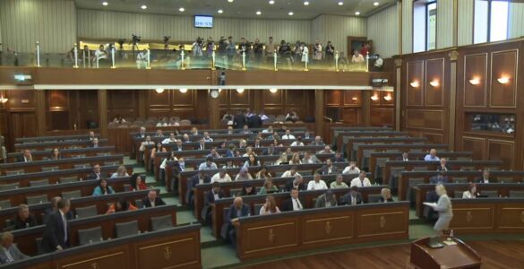 Nis me mbi 30 minuta vonesë seanca e sotme e Kuvendit të Kosovës