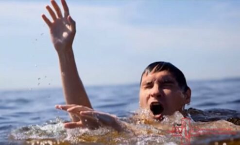 E dini cila është arsyeja kryesore pse njerëzit mbyten në det, gabimi i madh që duhet ta fiksoni mirë