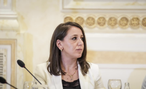 Bukë e krypë e zemër t’kingjit’: Pse ky slogan do t’i përshtatej Albin Kurtit në zgjedhjet e ardhshme?