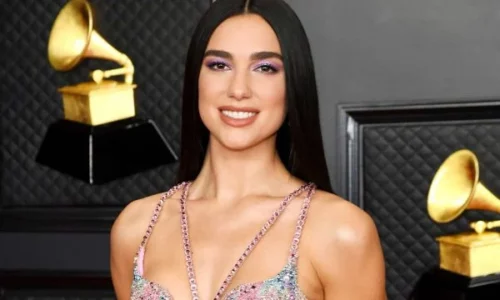 Dua Lipa nis plazhin në jug të Shqipërisë, e shoqëron i fejuari