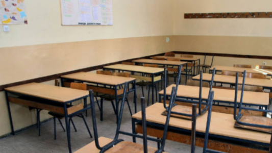 Një shkollë në Kosovë njofton se nuk nis mësimin të hënën