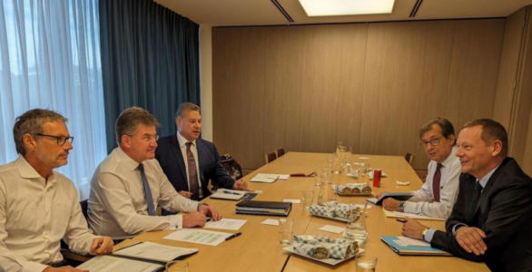 Lajçak takim urgjent me Escobarin dhe këshilltarët e Scholzit, Macronit, Melonit: Konsultime intensive për Kosovën