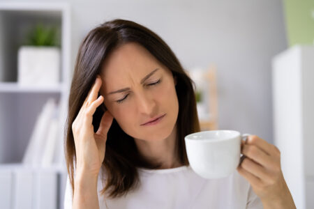 Pini kafe për ta larguar dhimbjen e kokës
