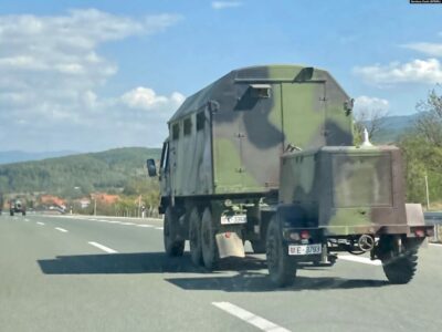 REL: Vërehet lëvizja e një kolone ushtarake në jug të Serbisë (FOTO)