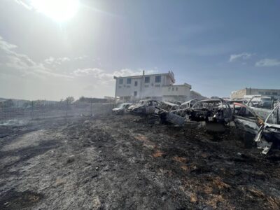 Zjarr në një autoservis në Duhël të Suharekës, digjen disa vetura