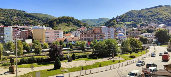 Policia ia konfiskon pistoletën me tre fishekë një 16-vjeçari në Kaçanik (FOTO)