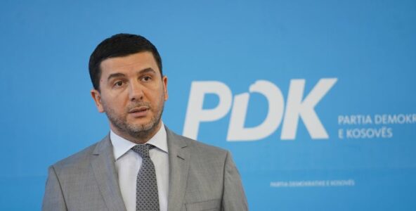 Krasniqi: 33 raste të frikësimit të gazetarëve,kjo Qeveri, përveç se e paaftë, është edhe kundër fjalës dhe medias së lirë