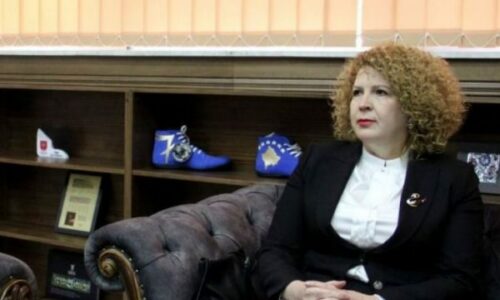 Sinjali: Hajnat vjedhin stoli dhe kartela bankare në shtëpinë e ministres Hajdari
