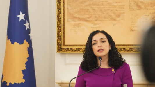 “Ka humbur kredibilitetin duke mbështet Kurtin”, analistët kritikojnë Osmanin pas takimit me liderët, thonë se i duhet guxim me vlerësu krizën