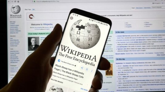 Themeluesi i Wikipedia-s ankohet në inteligjencën artificiale: Katastrofë artikuj po shkruan