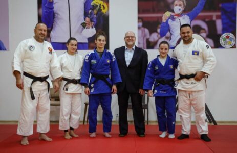 Hovenieri viziton xhudistët kosovarë