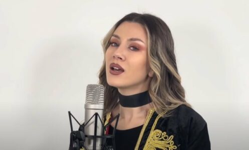 “Ju dua Kosovë”- Këngëtarja rumune rrënqeth me këto fjalë në gjuhën shqipe, këndon me zemër “Mora fjalë”( VIDEO)