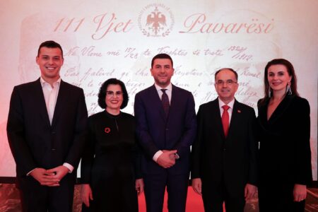 Memli Krasniqi: Nga Shqipëria, bashkë me Endritin, ju urojmë përzemërisht 28 Nëntorin posaçërisht çlirimtarëve tanë në Hagë