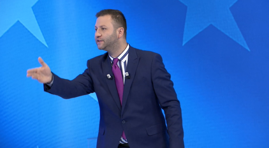 Ermal Panduri shkel Kushtetutën: Vjen me urim të guximshëm për 28 Nëntorin