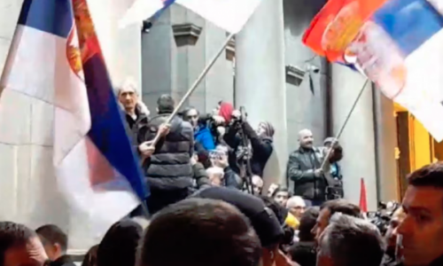 Incidente në protestën para Kuvendit të Serbisë