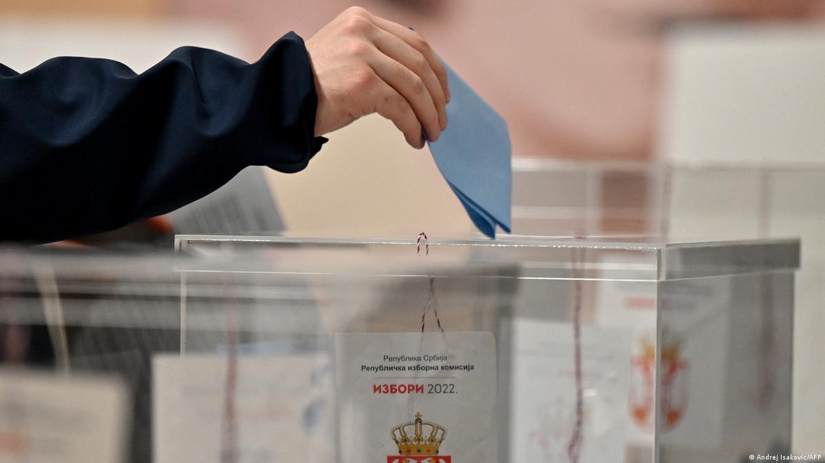 Serbia mban zgjedhjet sot: Shqiptarëve atje u është bërë thirrje që të votojnë, serbët në Kosovë udhëtojnë për të votuar