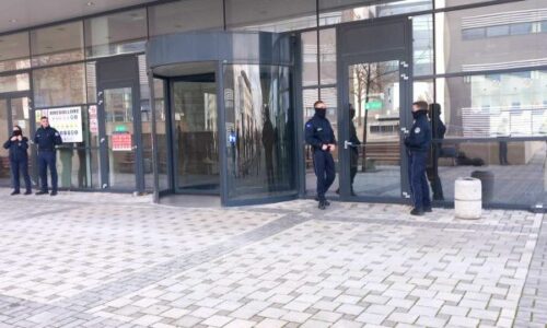 Naim Murseli dhe dy të dyshuarit e tjerë futen në gjykatë fshehurazi nga mediat