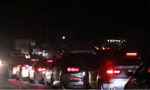 Mërgimtarët ia mësyjnë Kosovës, pritjet në Jarinje deri në 2 orë