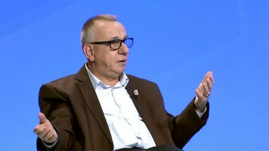 Hasani: Politikanët në pushtet e kanë kompleks që s’ishin pjesë e procesit të pavarësisë