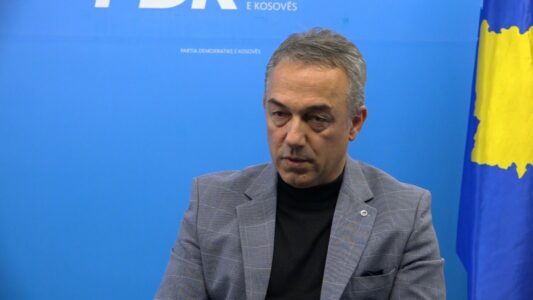 Abdullahu: Sa më i “çmendur” Tramp aq më “racional” Kurti