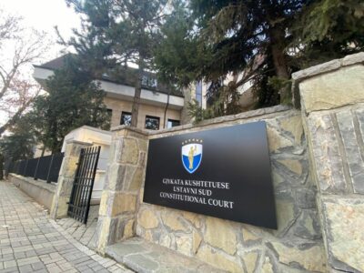 Kushtetuesja i shfuqizon 12 ligje të Qeverisë Kurti