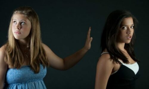 Pesë shenja që tregojnë se dikush është xheloz për ju