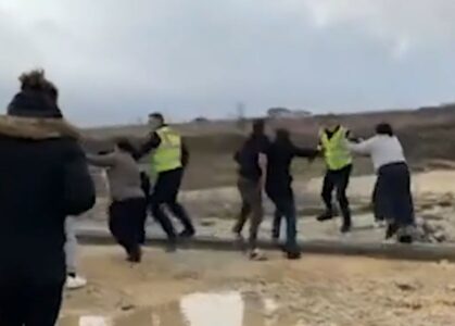 Policia tregon në detaje si erdhi te incidenti në Merdare, ku tre persona sulmuan policët