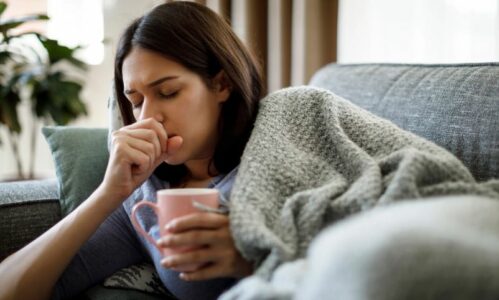 7 mënyrat më të mira shtëpiake që reduktojnë kollën dhe lehtësojnë dhimbjen e fytit
