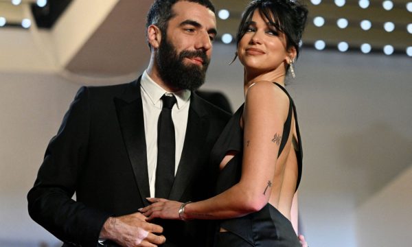 Pas ndarjes nga Roman, Dua Lipa në lidhje me aktorin e njohur britanik