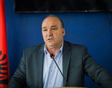 Bulliqi për Abdixhikun: Nëse ka mujt me funksionu si ministër në qeverinë Kurti, pse s`po mujka tash?