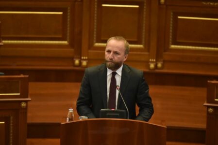 Kosova në vendin e 99-të për lirinë e mediave, Tahiri: Edhe një argument shtesë pse Qeveria Kurti s`duhet të vazhdojë