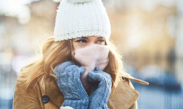 Si të qëndroni të sigurt dhe të shëndetshëm gjatë të ftohtit këtë sezon dimëror